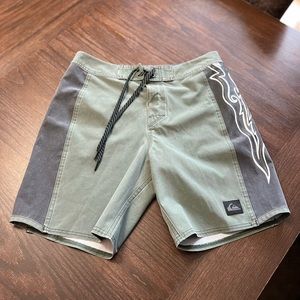 Men’s Quiksilver Highline Boardshorts size 29